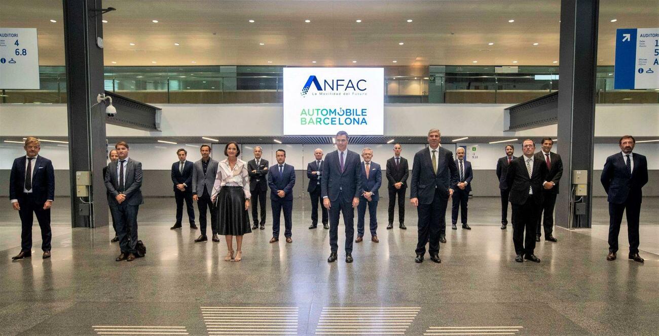 Pedro Sánchez y Reyes Maroto con los miembros de Anfac Pedro Sánchez y Reyes Maroto con los miembros de Anfac