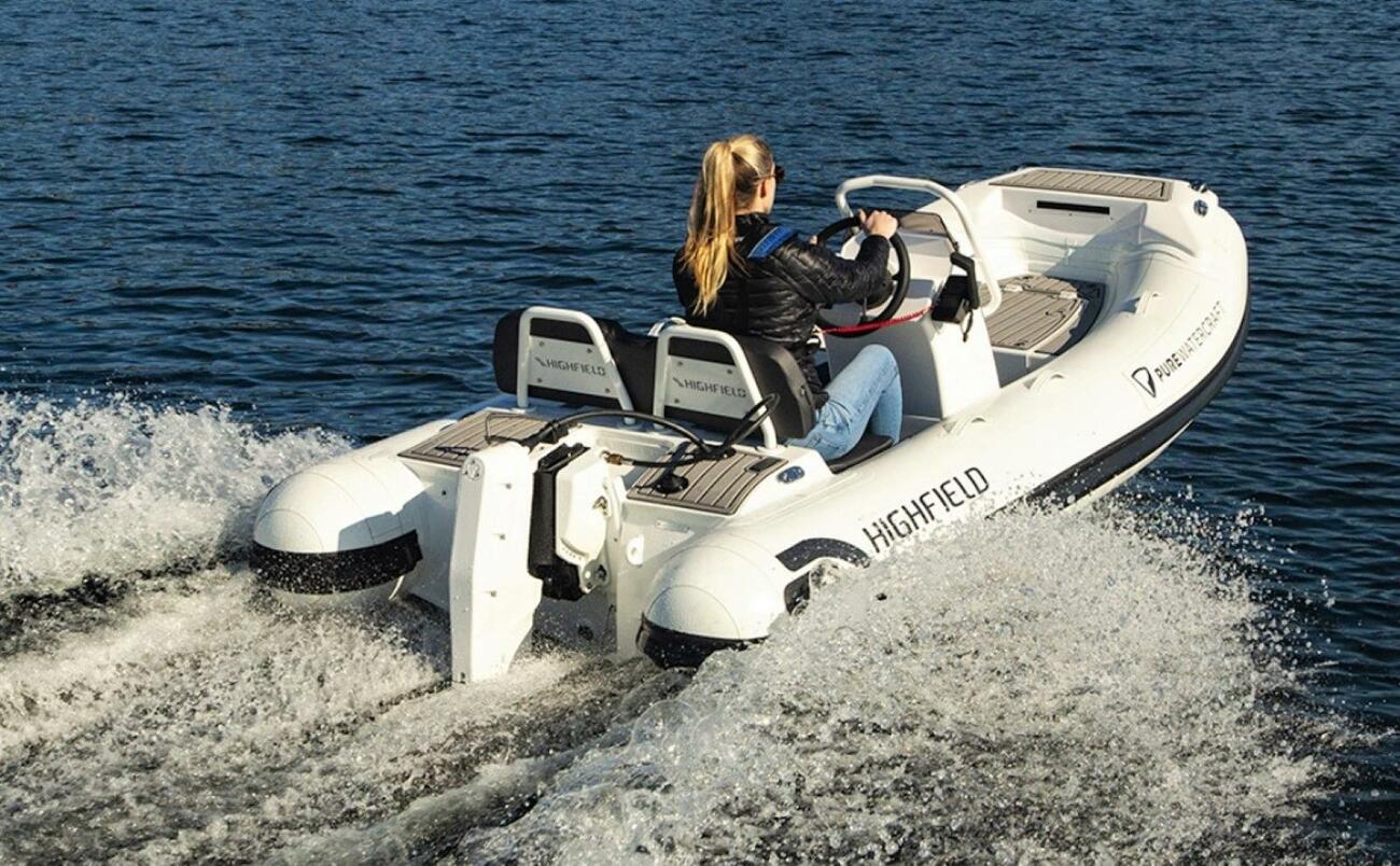 Embarcación eléctrica de Pure Watercraft