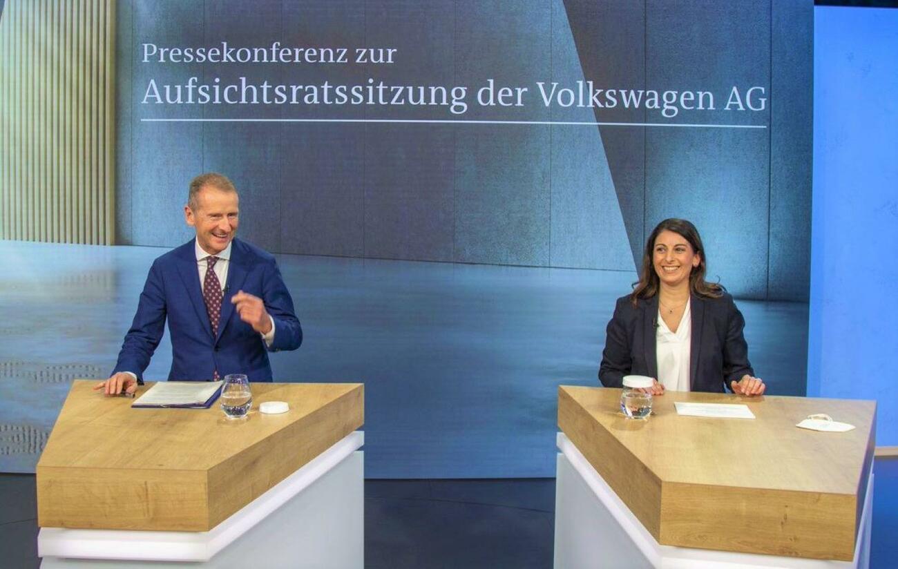 El presidente de Volkswagen, Herbert Diess, y la jefa sindical, Daniela Cavallo / VW El presidente de Volkswagen, Herbert Diess, y la jefa sindical, Daniela Cavallo / VW