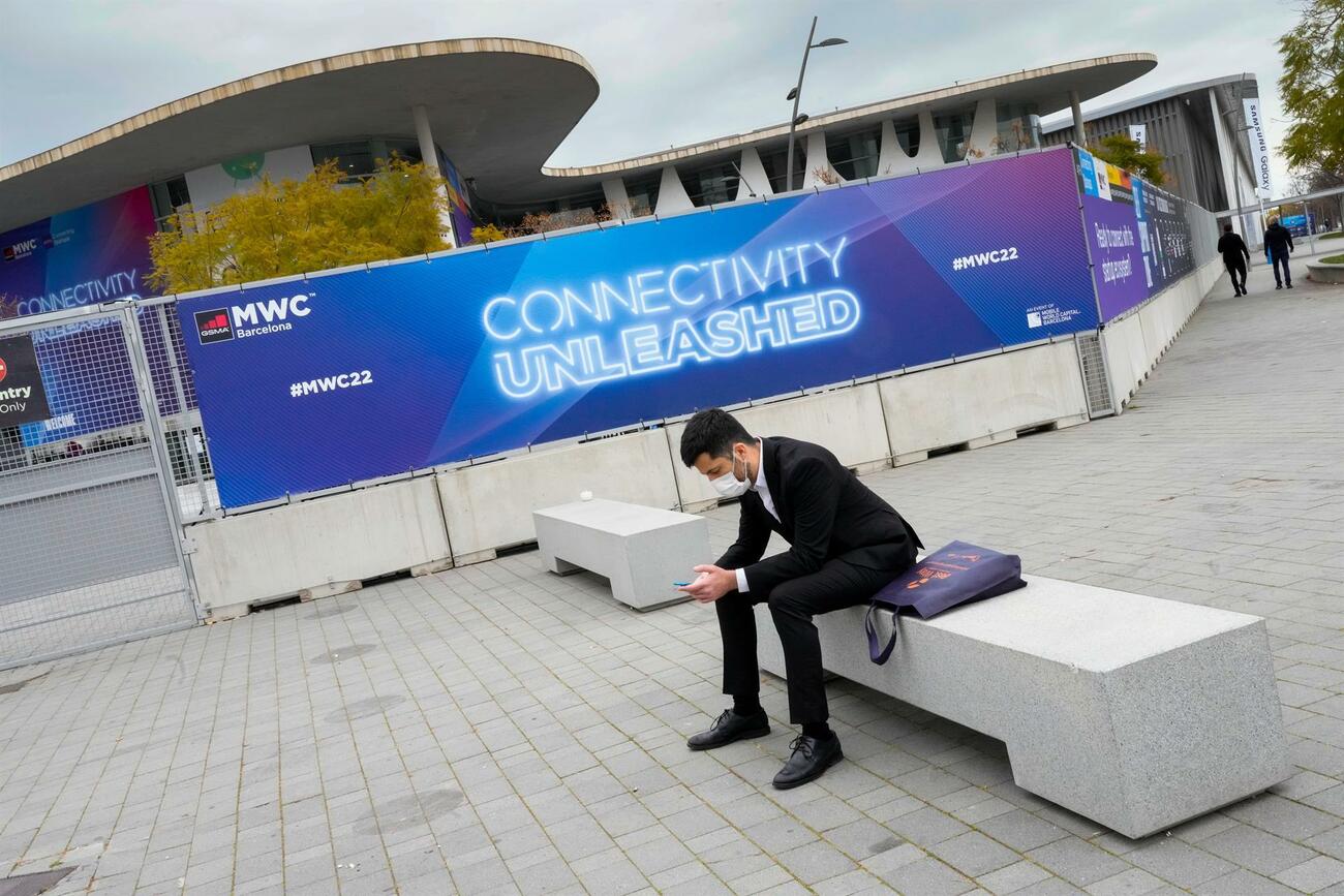 Acceso al Mobile World Congress (MWC) de 2022 / ENRIC FONTCUBERTA / EFE