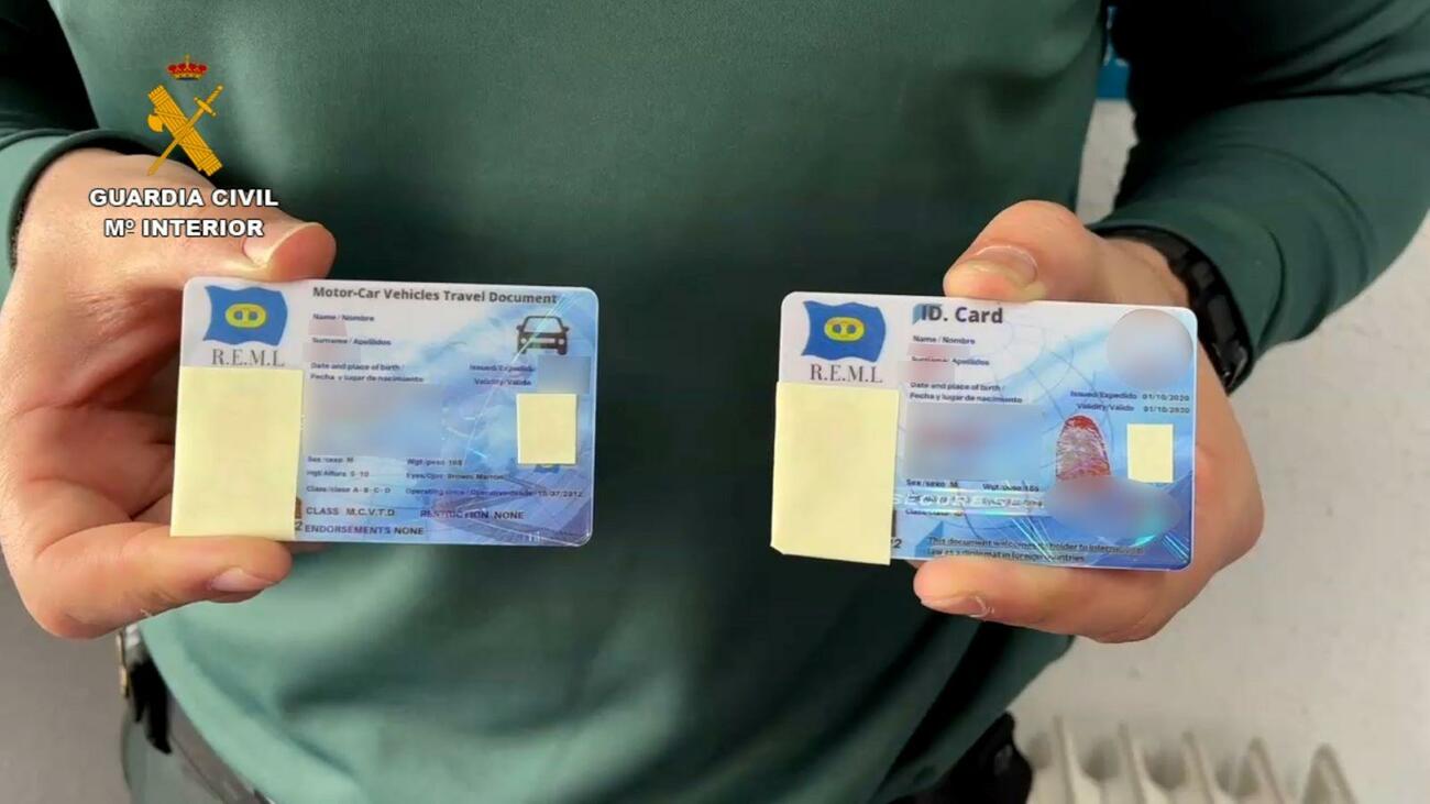 Documentos falsos de la República del Menda Lerenda / GUARDIA CIVIL