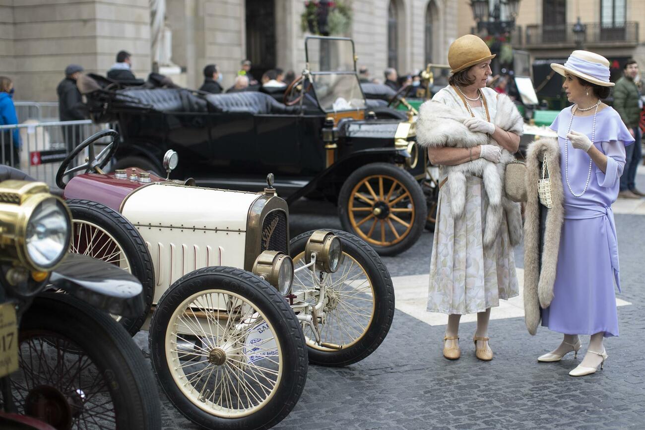 Ambiente en el Rally Barcelona-Sitges de coches clásicos / MARTA PÉREZ / EFE