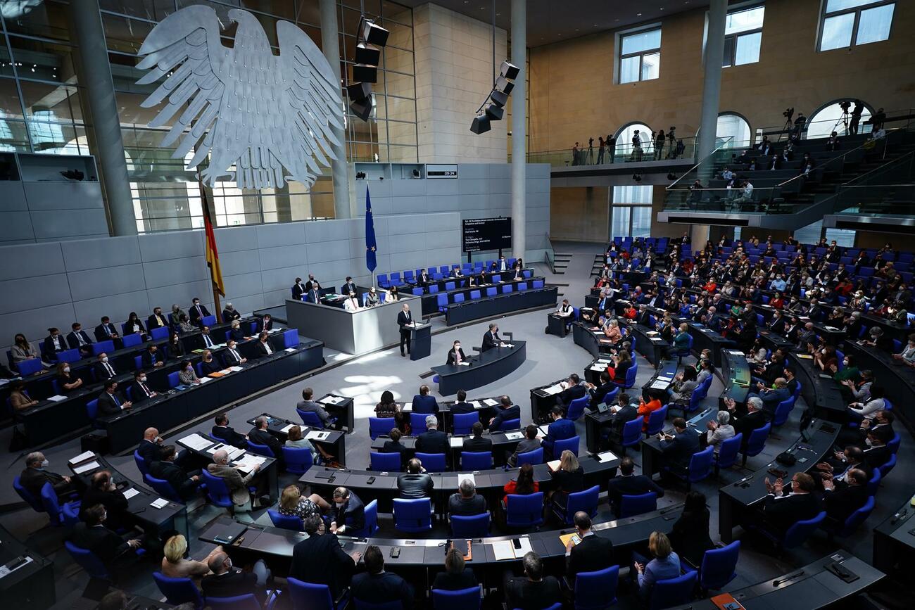 El canciller Olaf Scholz se dirige al Parlamento de Alemania / CLEMENS BILAN / EFE El canciller Olaf Scholz se dirige al Parlamento de Alemania / CLEMENS BILAN / EFE