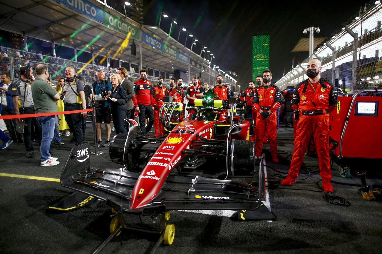 Leclerc y el equipo Ferrari en el GP de Arabia / AFP7 / EUROPA PRESS