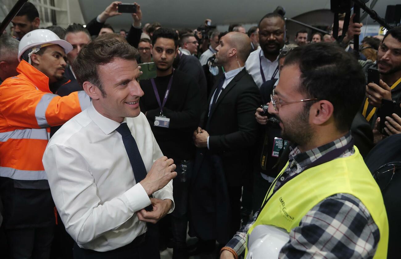 Macron junto a trabajadores de Siemens Gamesa en Le Havre / CHRISTOPHE PETIT TESSON / EFE / EPA