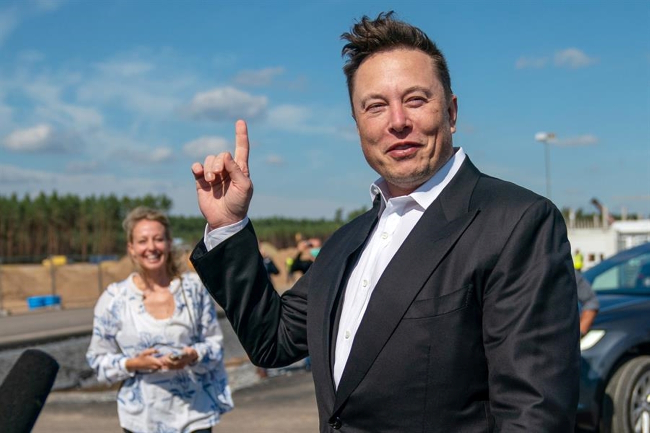Elon Musk en una visita a la planta de Tesla de Berlín / ALEXANDER BECHER / EFE / EPA Elon Musk en una visita a la planta de Tesla de Berlín / ALEXANDER BECHER / EFE / EPA