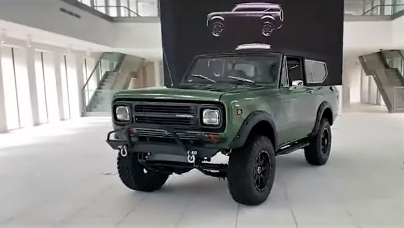 Un modelo de Scout con el esbozo de la nueva generación de Volkswagen