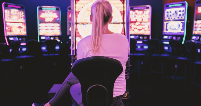 Mujer en un casino