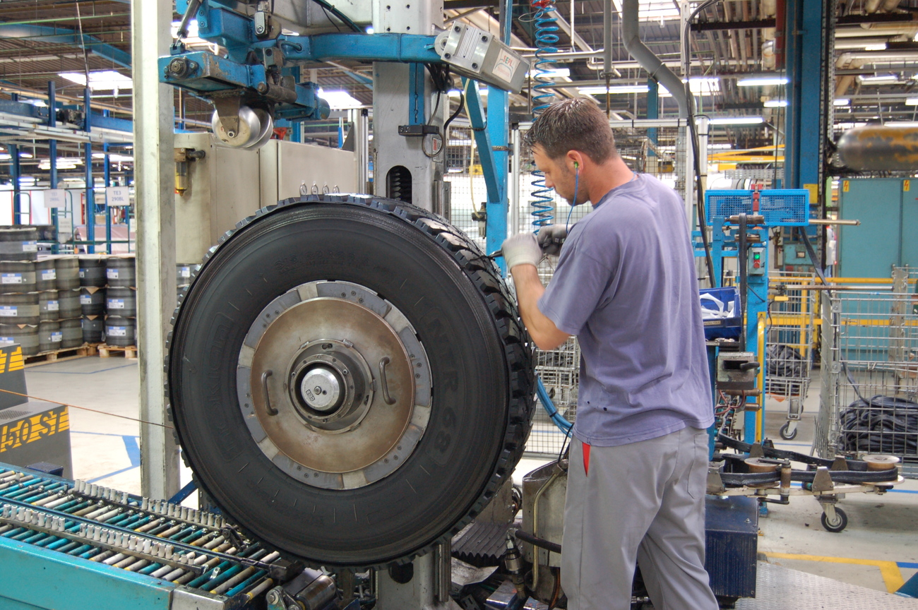 Fabricación de neumáticos en una planta de Michelin