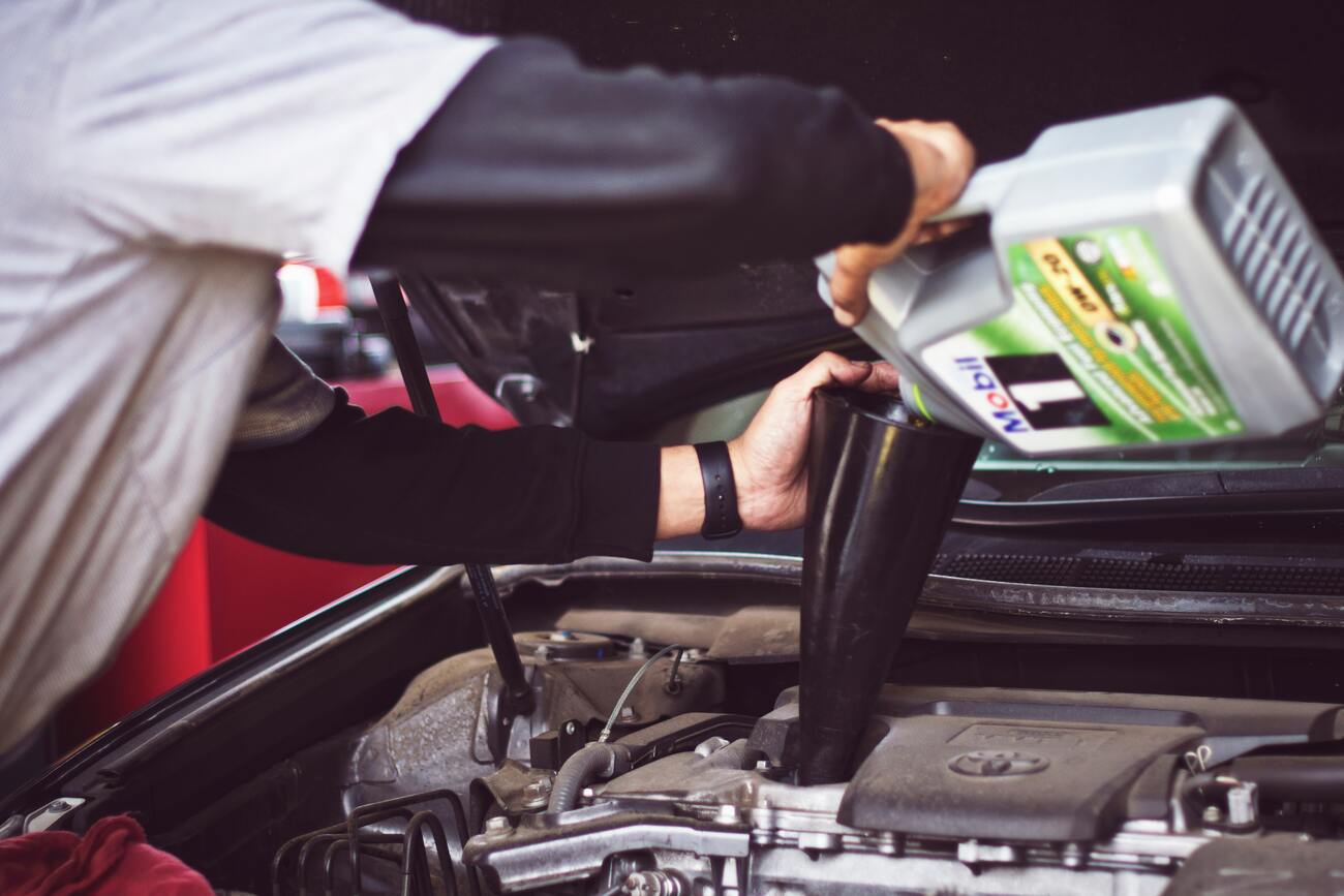 Cambio de aceite de un coche / UNSPLASH Cambio de aceite de un coche / UNSPLASH