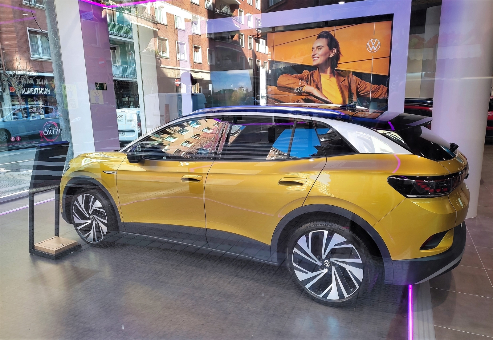 Adición líquido Jirafa Crece el interés en la compra 'online' de coches