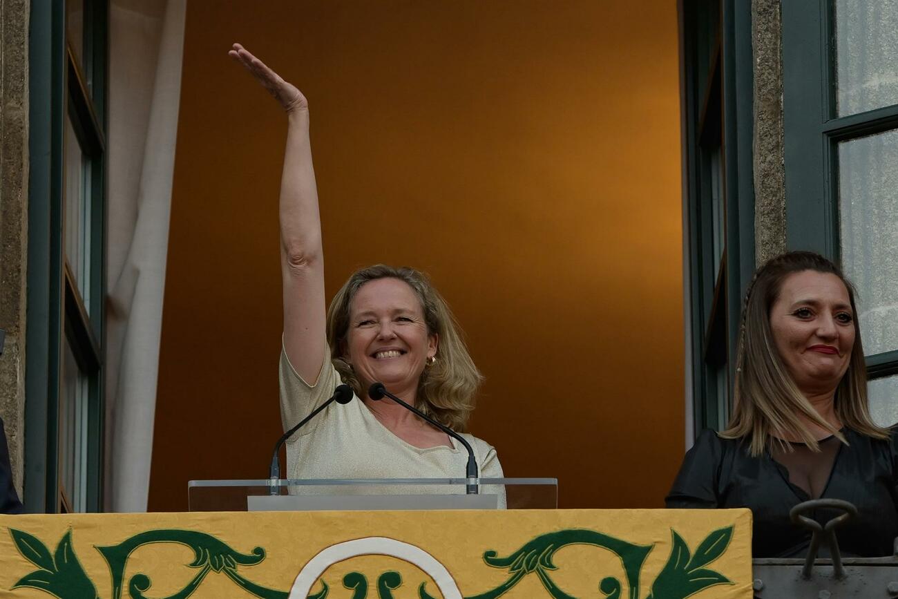 Nadia Calviño en el pregón de Betanzos / MONCHO FUENTES / EFE