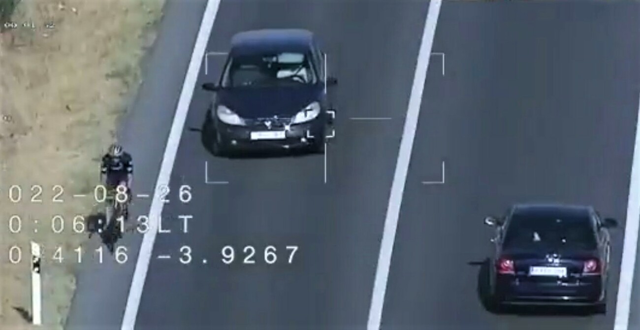 Adelantamiento de un ciclista / DGT