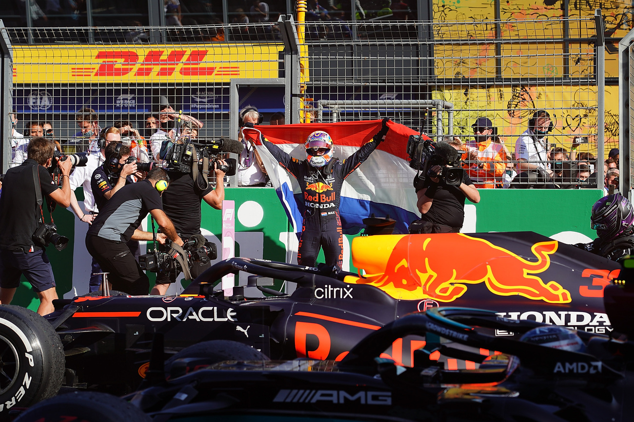 Verstappen celebra la victoria en el GP de Holanda en Zandvoort / HASAN BRACTIC / DPA Verstappen celebra la victoria en el GP de Holanda en Zandvoort / HASAN BRACTIC / DPA