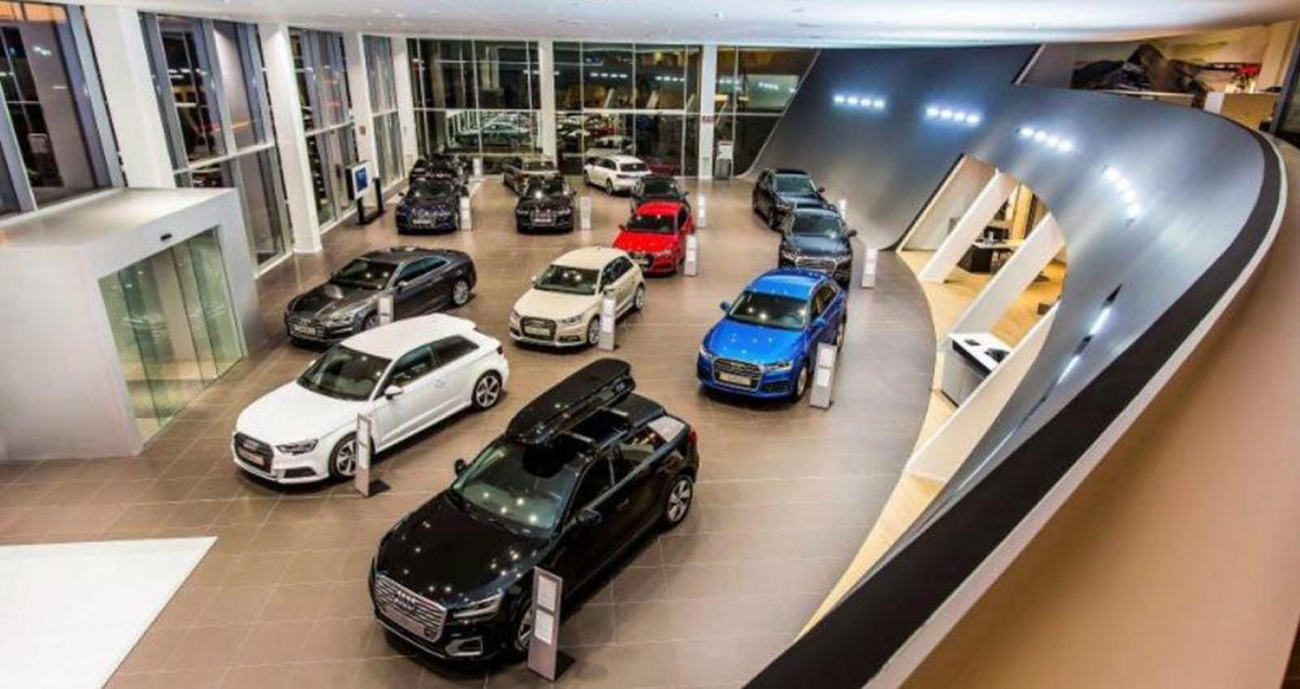 Concesionario con coches a la venta Concesionario con coches a la venta