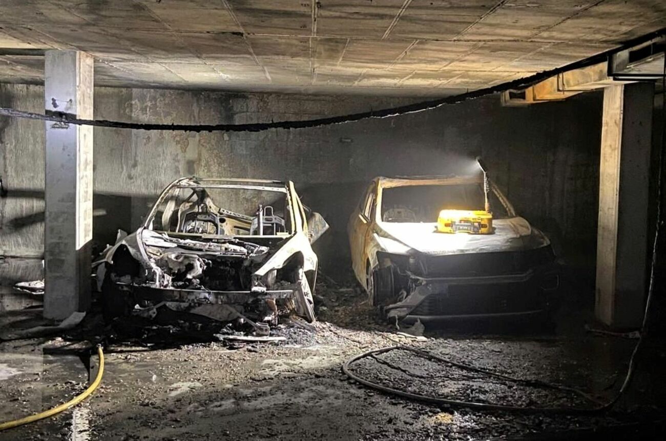 Incendio de un Tesla en un párking de Barcelona / TWITTER