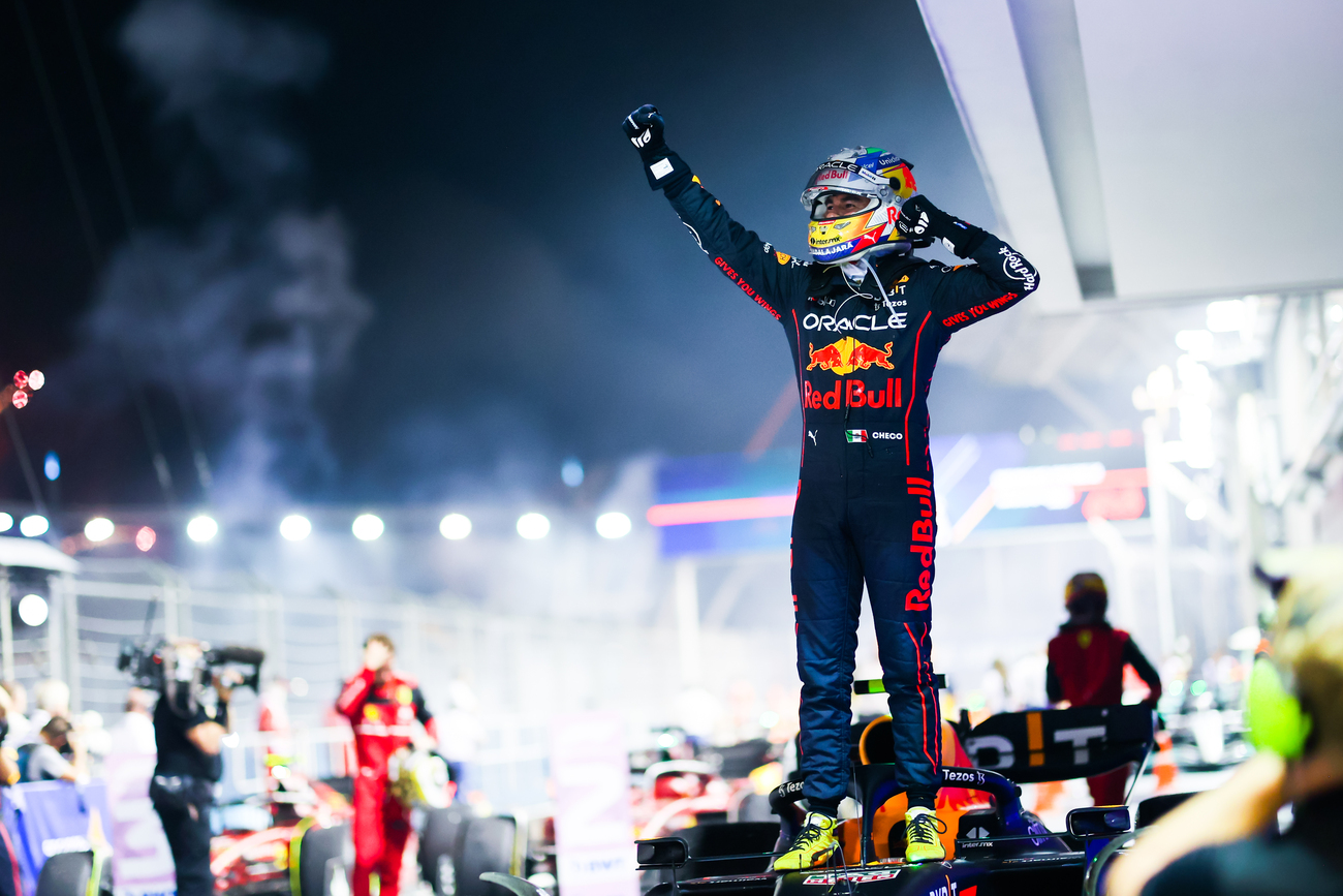 Checo Pérez celebra su triunfo en el GP de F1 de Singapur / ANTONIN VINCENT / EUROPA PRESS