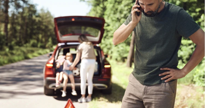 Llamada de urgencia en carretera SHUTTERSTOCK