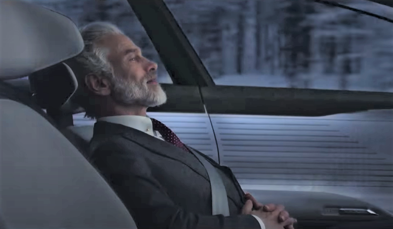 Santa Claus en su nuevo trineo autónomo de Audi Santa Claus en su nuevo trineo autónomo de Audi