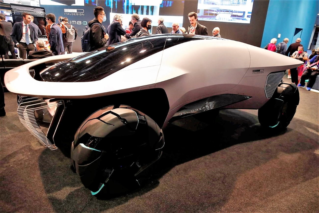 El nuevo Delorean en la feria CES de Las Vegas / CAROLINE BREHMAN / EFE