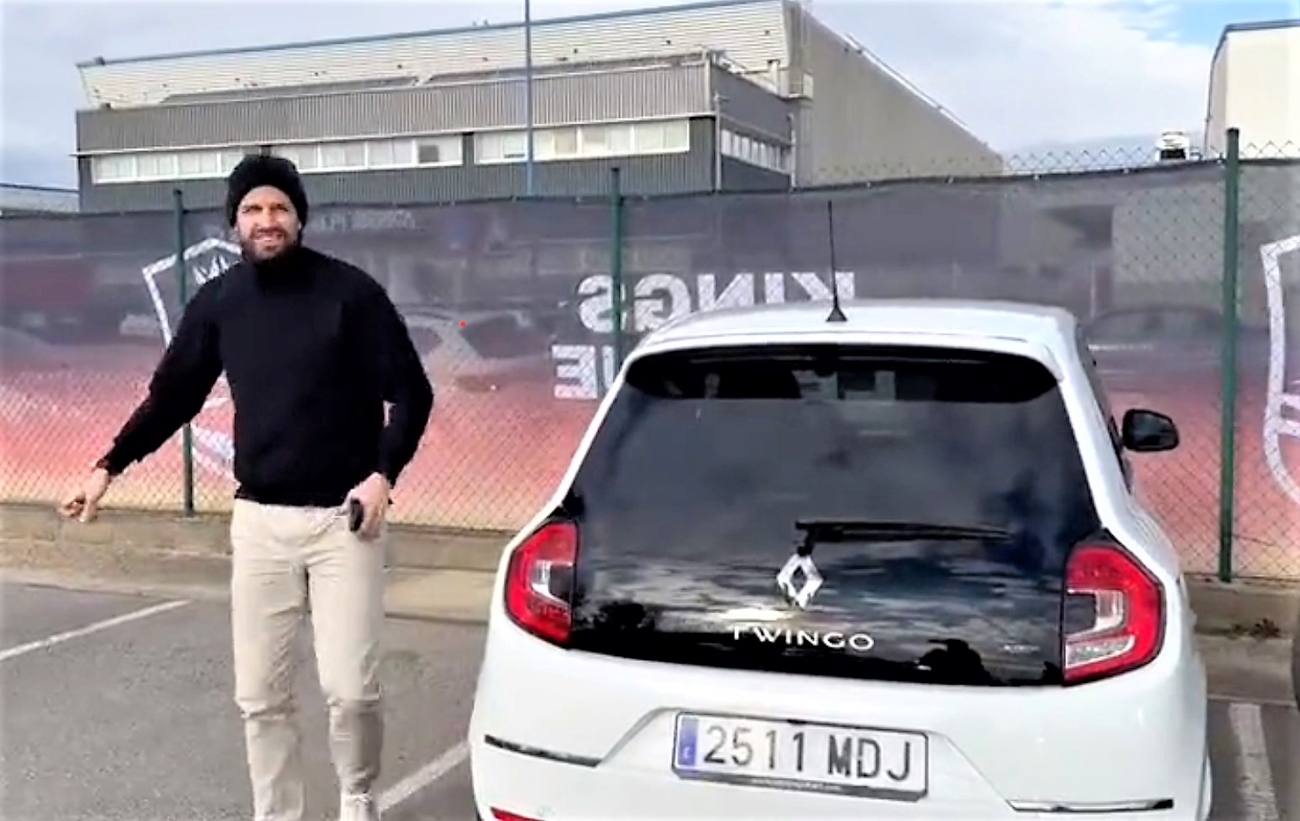 Gerard Piqué con su nuevo Twingo / KINGS LEAGUE