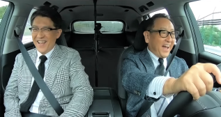 Koji Sato y Akio Toyoda, en una prueba de un Lexus eléctrico / YOUTUBE TOYOTA