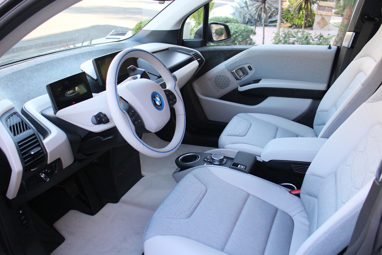 Interior de un BMW I3 eléctrico / PIXABAY