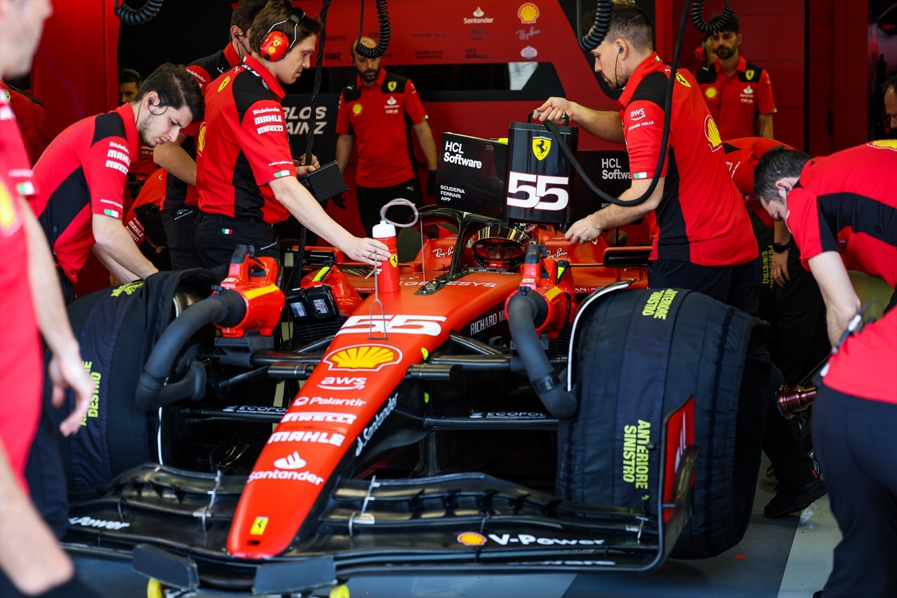 Carlos Sainz en el garaje de Ferrari en Bahrein / FLORENT GOODEN / EUROPA PRESS Carlos Sainz en el garaje de Ferrari en Bahrein / FLORENT GOODEN / EUROPA PRESS