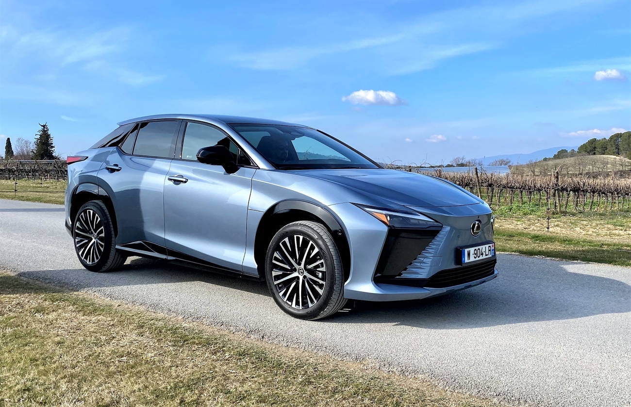 Nuevo Lexus RZ 450e / A.M.