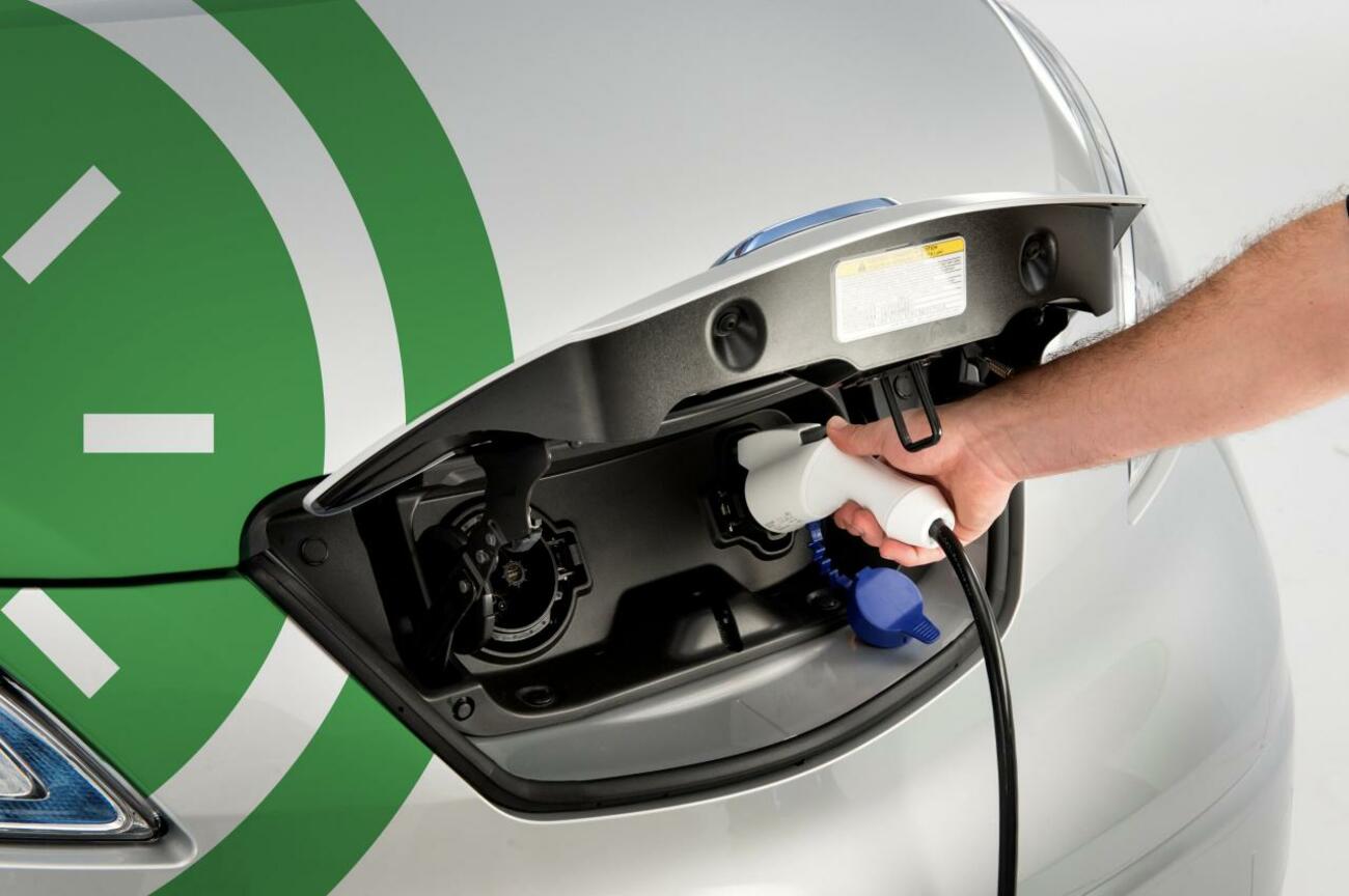 Carga de un vehículo eléctrico Carga de un vehículo eléctrico