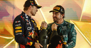 Verstappen, Pérez y Alonso en el podio de F1 de Bahrein / XAVIO BONILLA / EUROPA PRESS