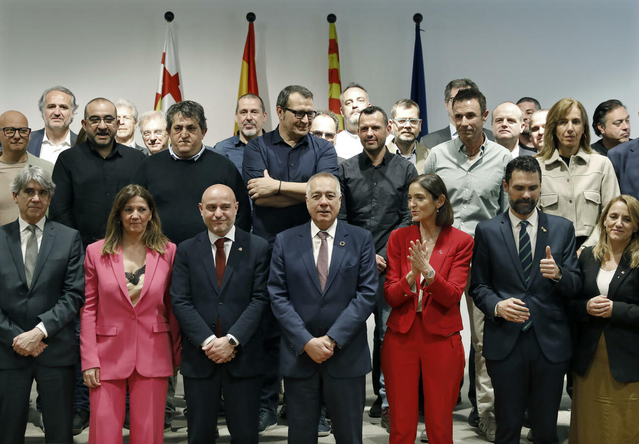 Participantes en la mesa de reindustrialización de Nissan / ANDREU DALMAU / EFE