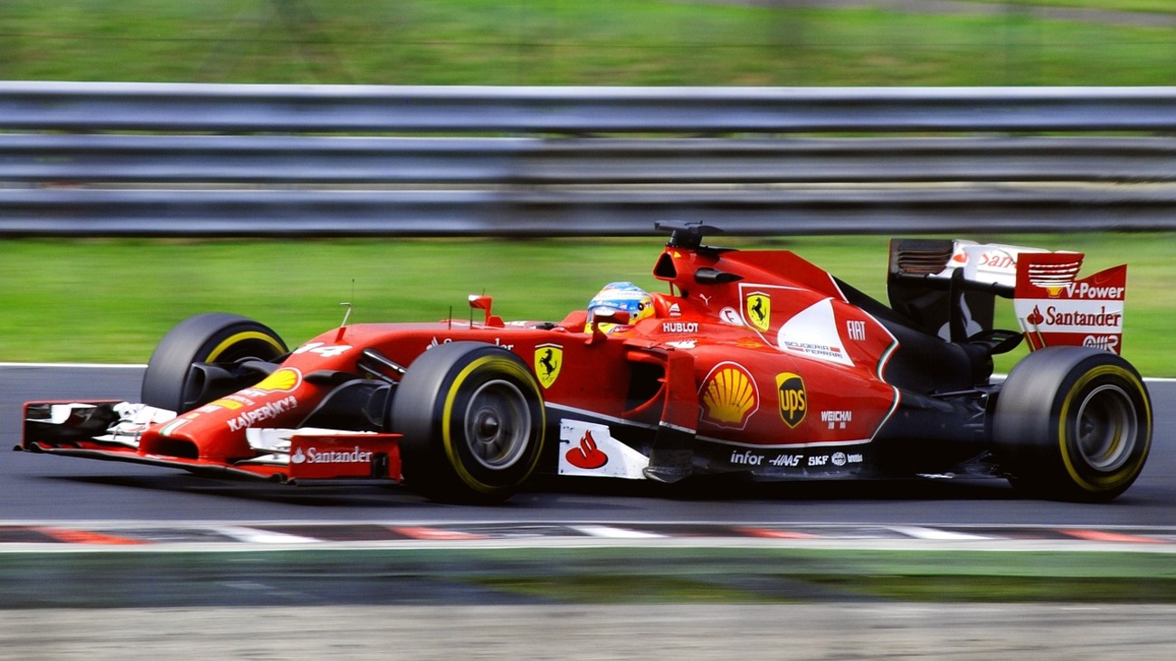 Fernando Alonso pilotando un Ferrari / PIXABAY