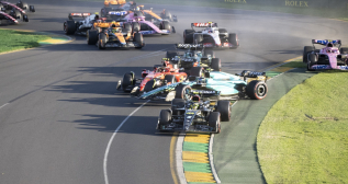 Toque entre Sainz y Alonso en el GP de Australia / DPPI / EUROPA PRESS