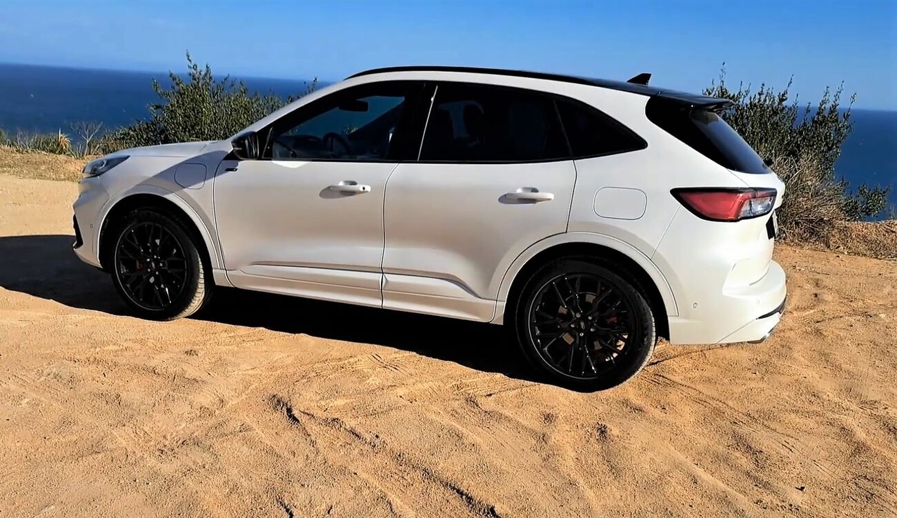 Ford Kuga PHEV ST Line Black Package / T.F.