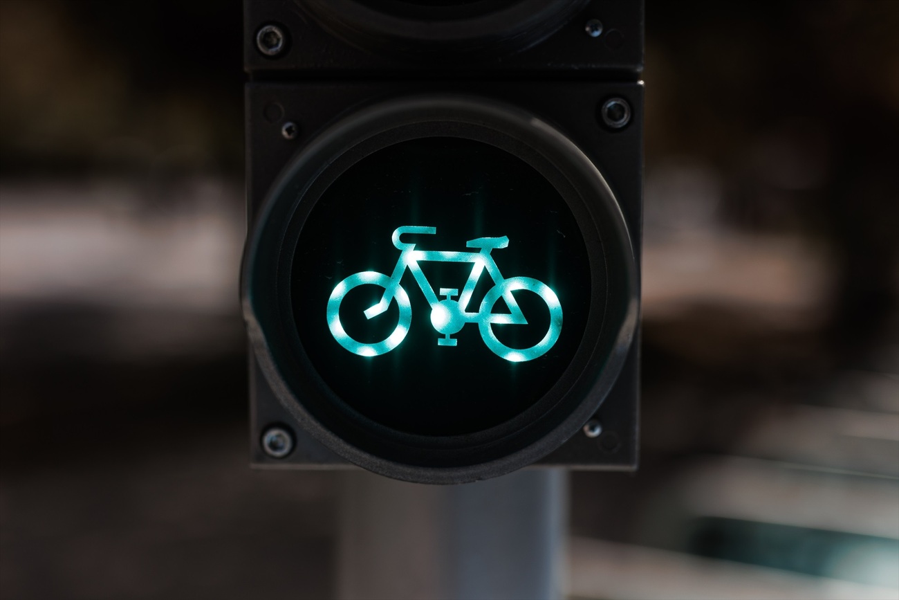 Semáforo de un carril bici / ALEJANDRO MARTÍNEZ VÉLEZ / EUROPA PRESS