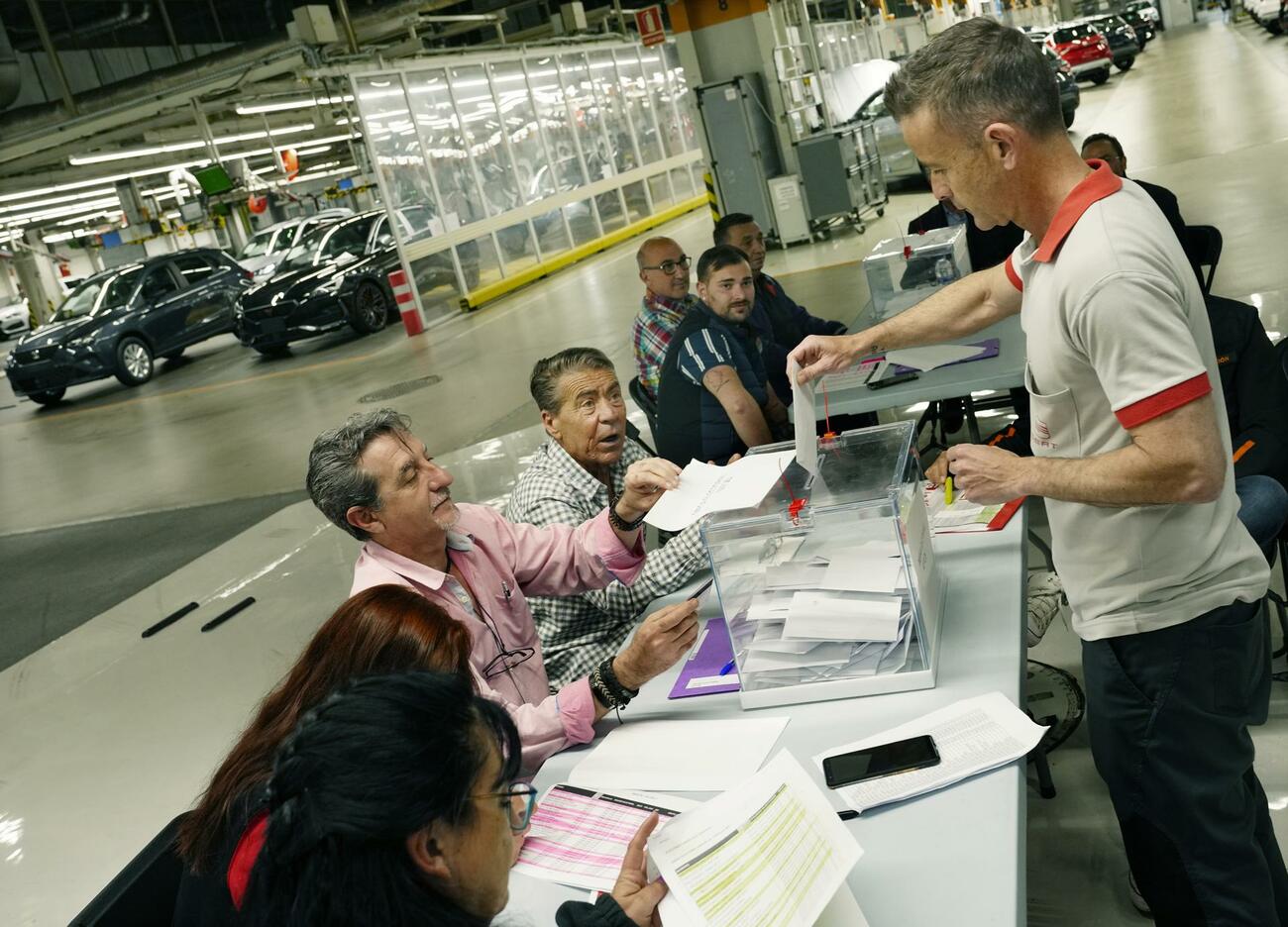 Mesa en las elecciones sindicales en Seat