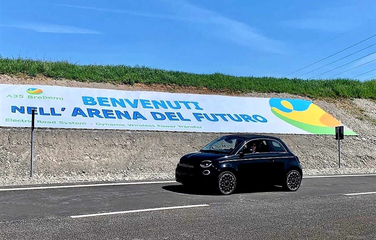 Carga por inducción de un coche eléctrico Carga por inducción de un coche eléctrico