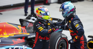Pérez saluda a Verstappen en el GP de F1 de Miami / FLORENT GOODEN / EUROPA PRESS Pérez saluda a Verstappen en el GP de F1 de Miami / FLORENT GOODEN / EUROPA PRESS