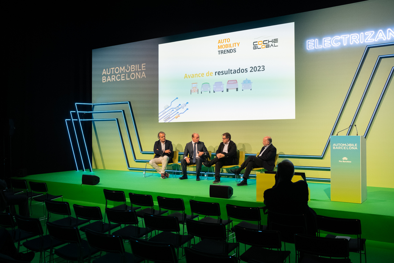 Presentación del avance de Auto Mobility Trends 2023 en Automobile Barcelona /  SIMÓN SÁNCHEZ