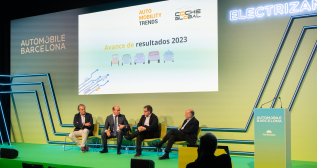 Presentación del avance de Auto Mobility Trends 2023 en Automobile Barcelona /  SIMÓN SÁNCHEZ