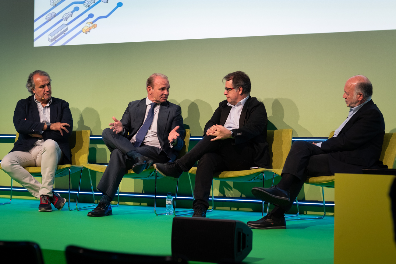 Leopoldo Satrústegui (en el centro), en el avance de Auto Mobility Trends 2023 /  SIMÓN SÁNCHEZ