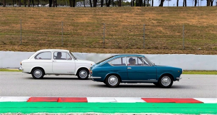 Dos Seat 850 Especial y Coupé en el Circuito de Montmeló Dos Seat 850 Especial y Coupé en el Circuito de Montmeló