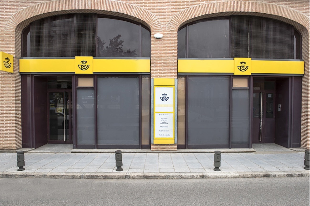 Fachada de una oficina de Correos Fachada de una oficina de Correos