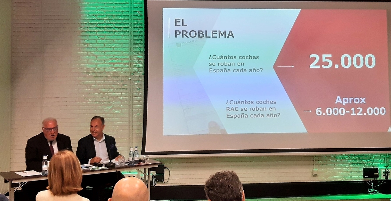 Pere Navarro (DGT) y Juan Luis Barahona (Feneval)  / DGT / FENEVAL