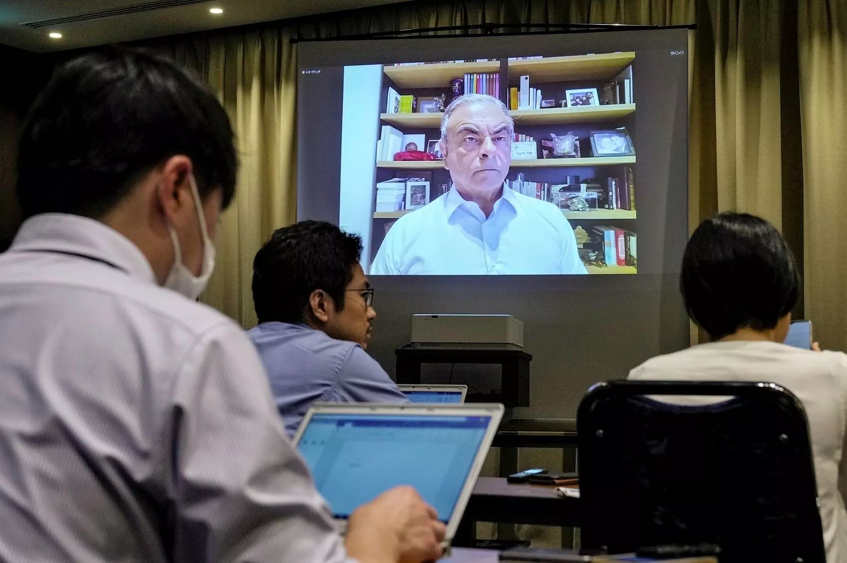 Carlos Ghosn en la rueda de prensa telemática / KIMIMASA MAYAMA / EFE