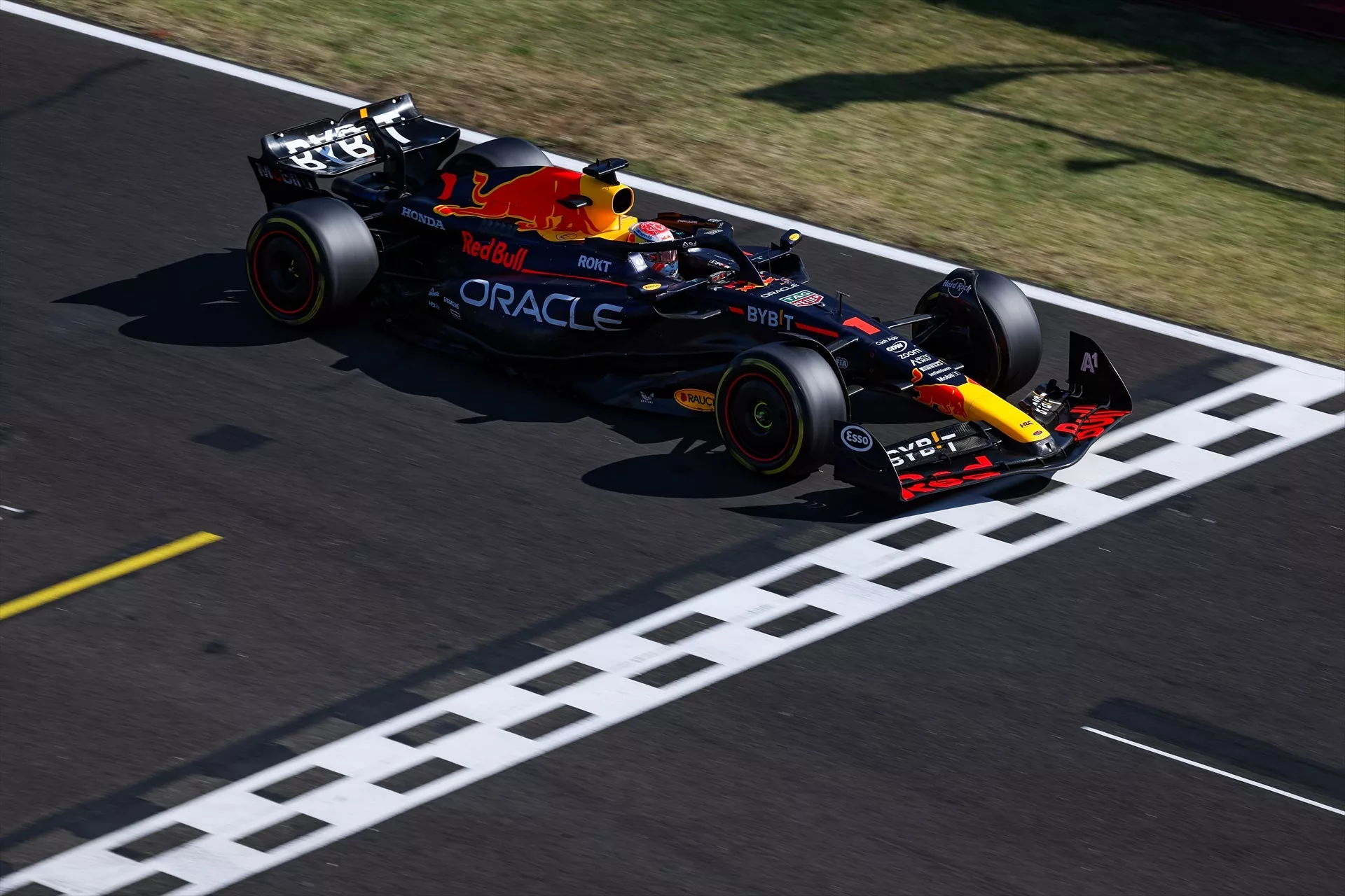 Max Verstappen en la meta del GP de Hungría / FLORENT GOODEN / EUROPA PRESS