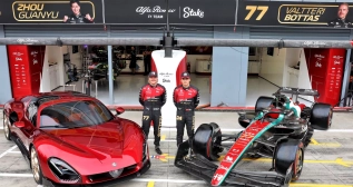 Alfa Romeo 33 Stradale en Monza Alfa Romeo 33 Stradale en Monza