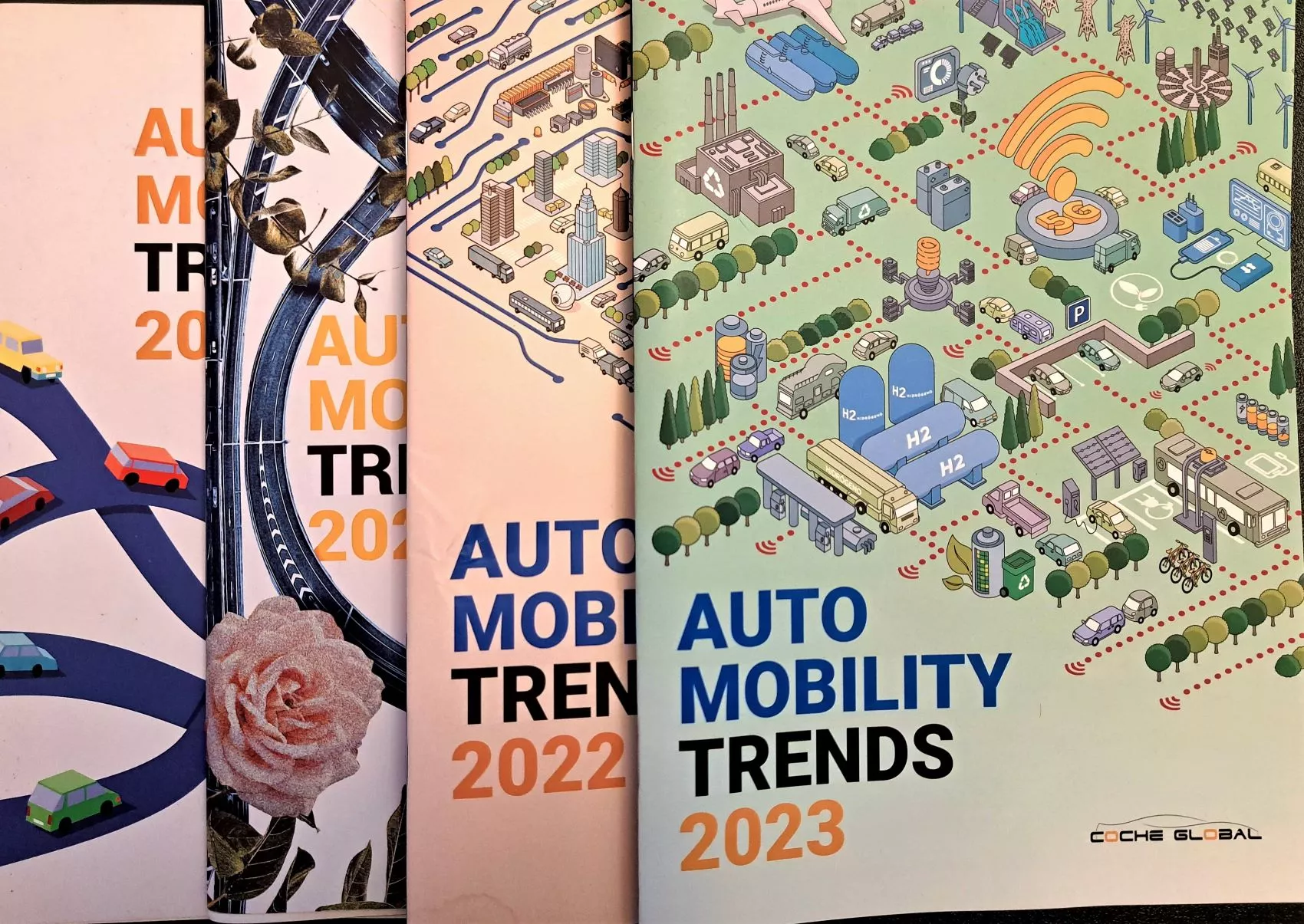Las cuatro ediciones de la revista de Auto Mobility Trends