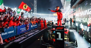 Carlos Sainz celebra el triunfo con Ferrari en Singapur / ANTONIN VINCENT / EUROPA PRESS